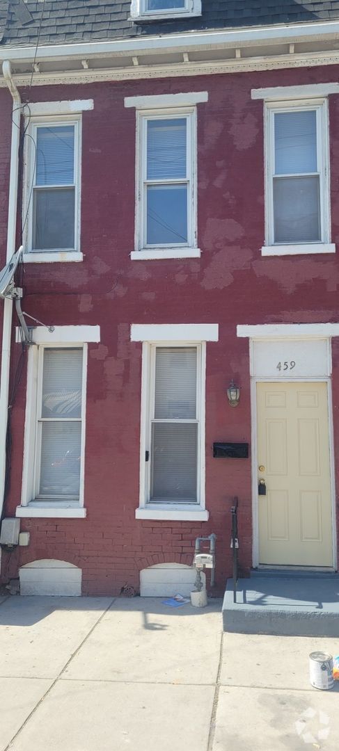 Building Photo - 459 Walnut St Rental