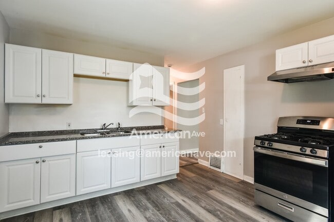Photo - 3155 N 42nd St