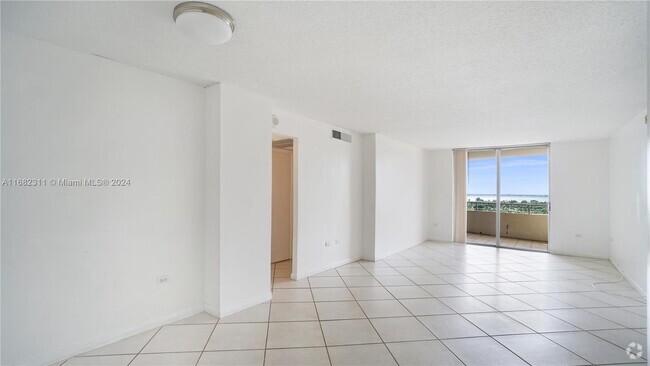 Building Photo - 5555 Collins Ave Unit 17k Rental