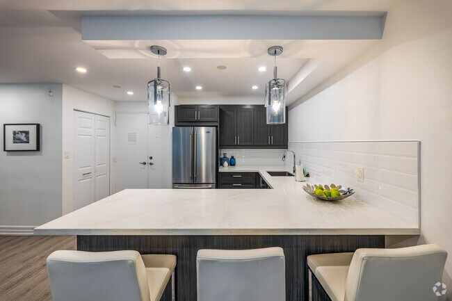 Hospitality Room - Four Thousand Yonge Street