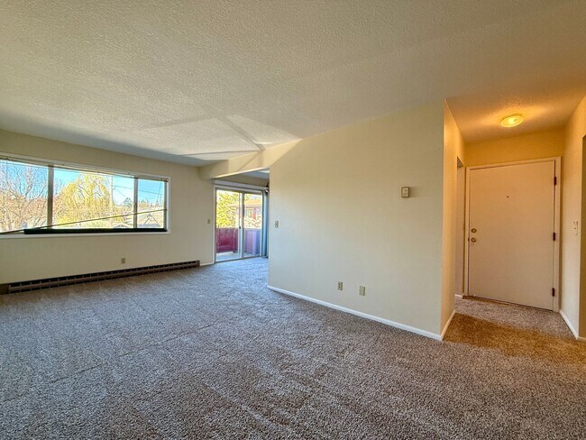 Photo - Vintage Upstairs 2 Bedroom With Patio In Hollywood District ~ Near It All! Off Street Parking~ Pe... Unit 4516