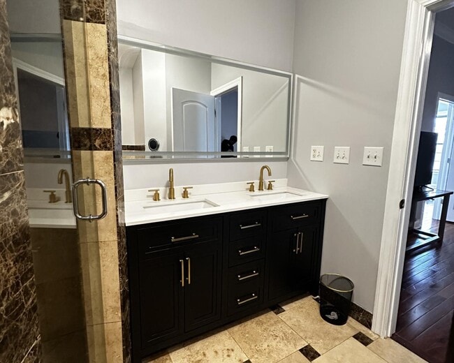 Photo - 4926 S Indiana Ave