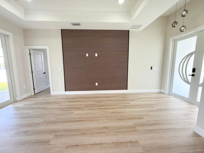 Photo - 3208 7th St W