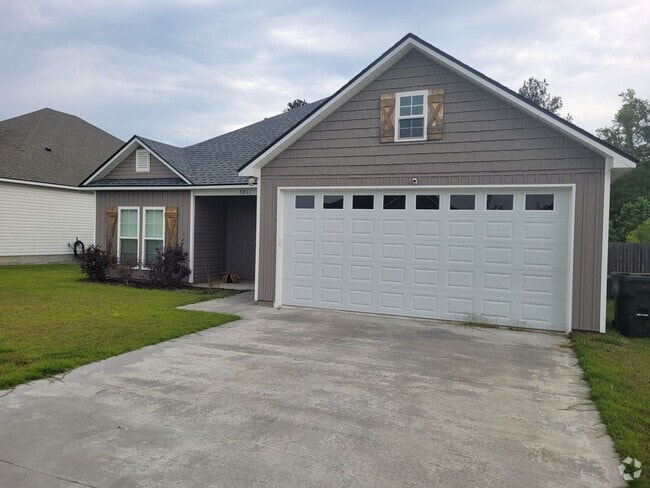 Building Photo - Elegant 4-Bedroom Home with Gourmet Kitche...