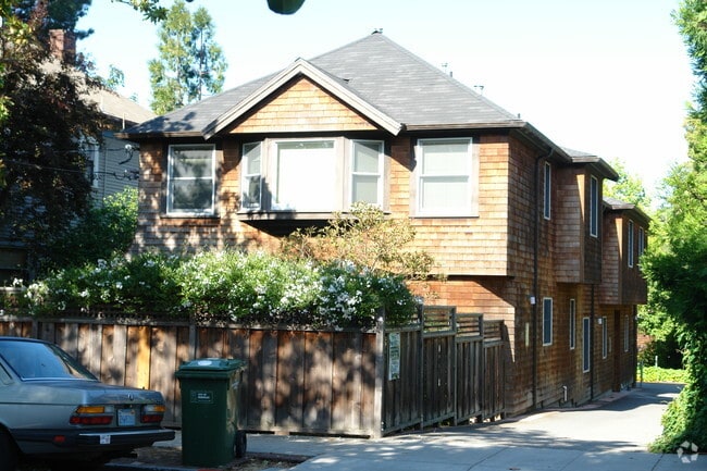 Building Photo - 2620 Regent