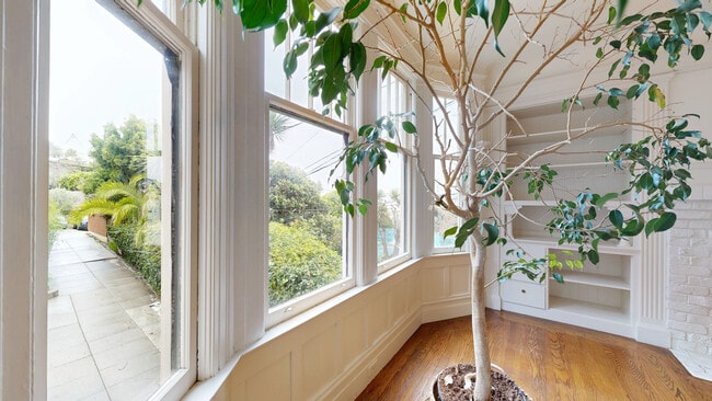 Photo - 941 Lombard St