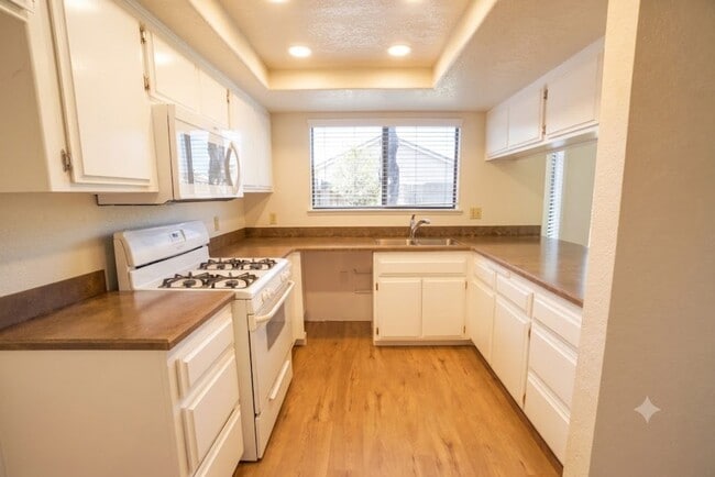 Photo - 1221 Primrose Ct