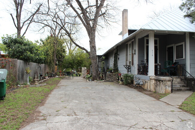 Building Photo - 716 E Guenther St Unit Apt A