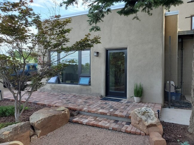 Building Photo - 115 Valencia Rd
