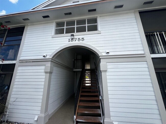18755 NW 62nd Ave Unidad 204