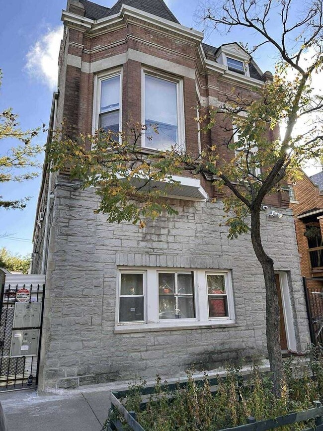 Building Photo - 2227 W 19th St Unit 1r