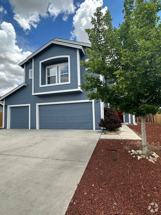 Building Photo - 4 bedrooms, 2 1/2 Baths with a 3 Car Garag... Rental