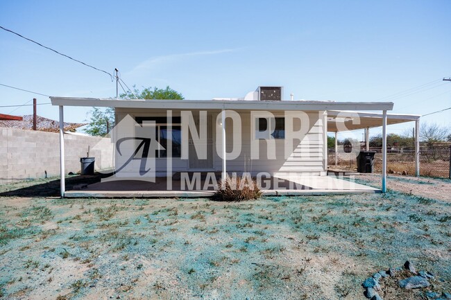 Building Photo - Two Bedroom Home in Casa Grande