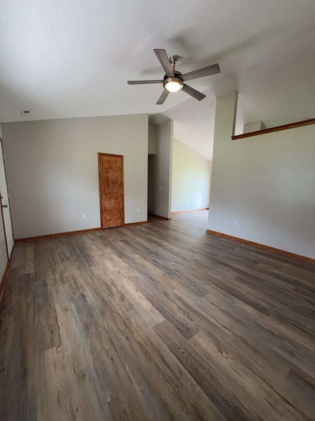 Photo - 133 Lawndale Ln