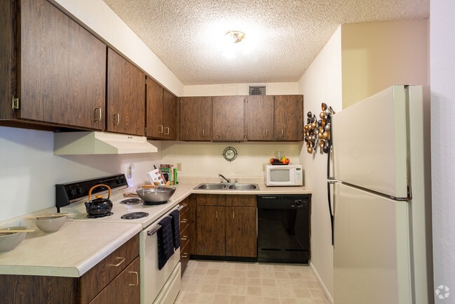 2BR, 1BA - 900 SF Model