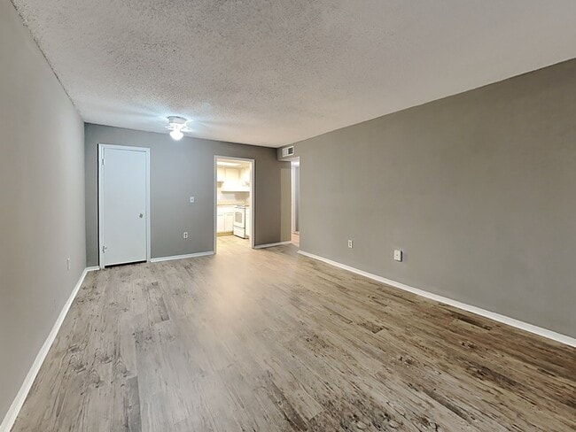 Photo - 476 Banyon Tree Cir