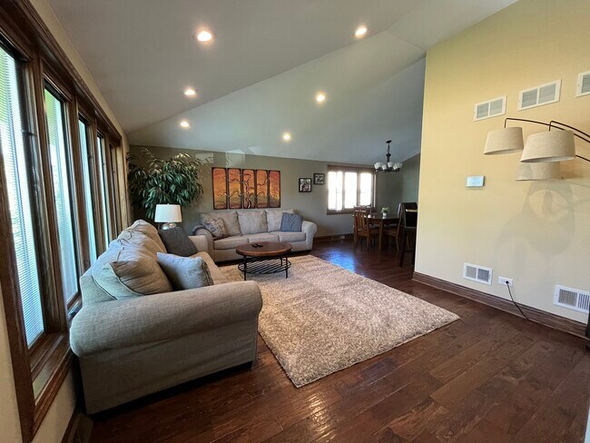 Photo - 8112 W 99th St