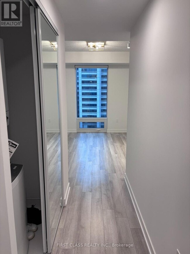 Photo - 238 Simcoe St Unit 903