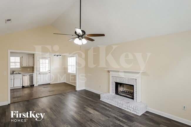 Photo - 102 Carriage Dr