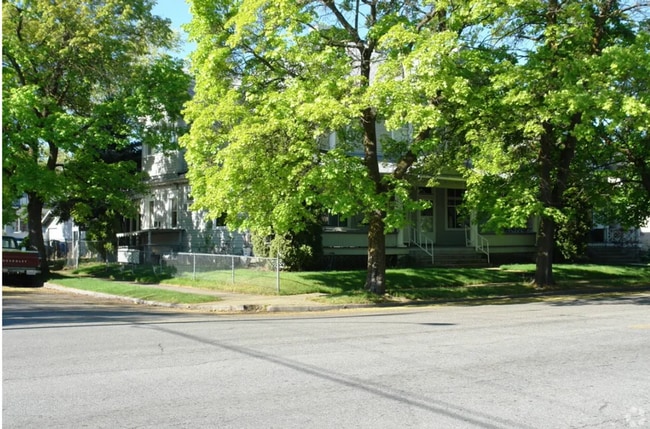 Photo - RENOVATED STUDIO WEST CENTRAL APARTMENT | HISTORIC BUILDING | PET FRIENDLY Unit 1425 1/2
