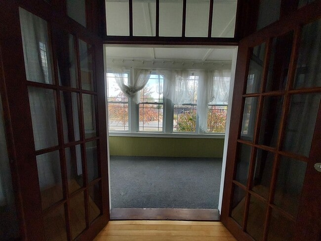 Photo - Large Main floor Duplex (1 Bed) Close to Uptown