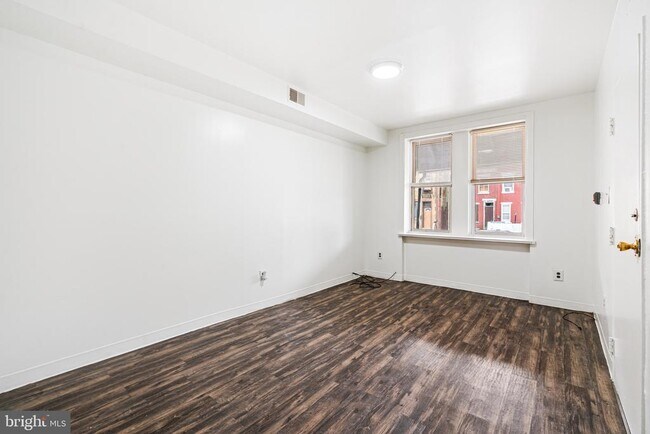 Building Photo - 864 N 42nd St Rental