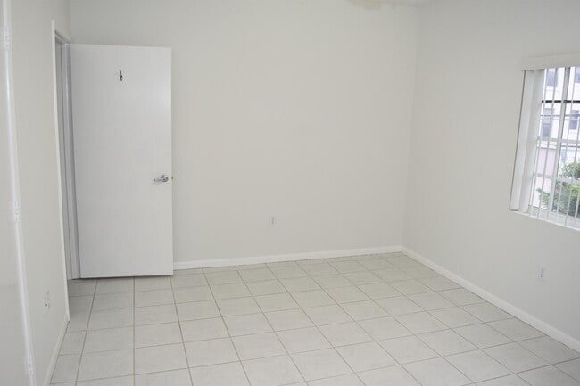 Photo - 2010 Taylor St Unidad 7b