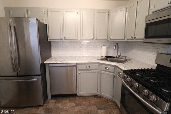 Building Photo - 11 Brookside Ln Unit 11