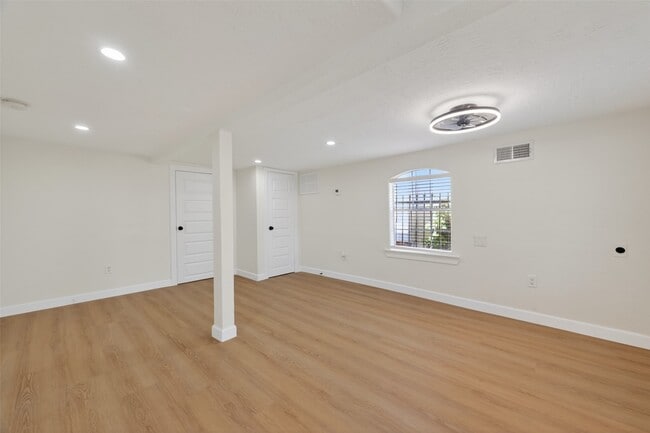 Photo - 2118 Webster St