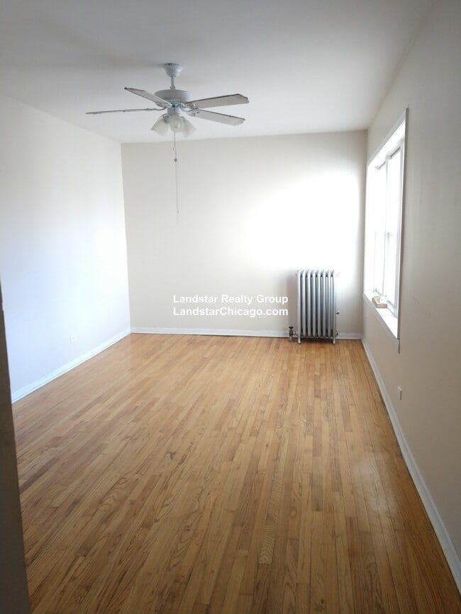 Building Photo - 4045.5 N Mozart St Unit 1E