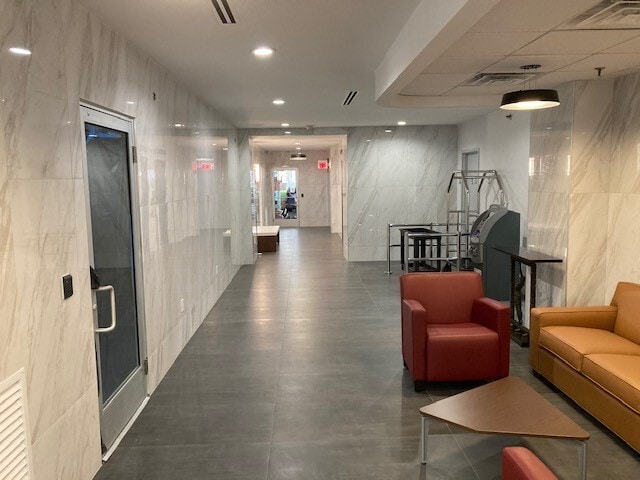 Lobby Hallway - 2101 Chestnut Unit 1119