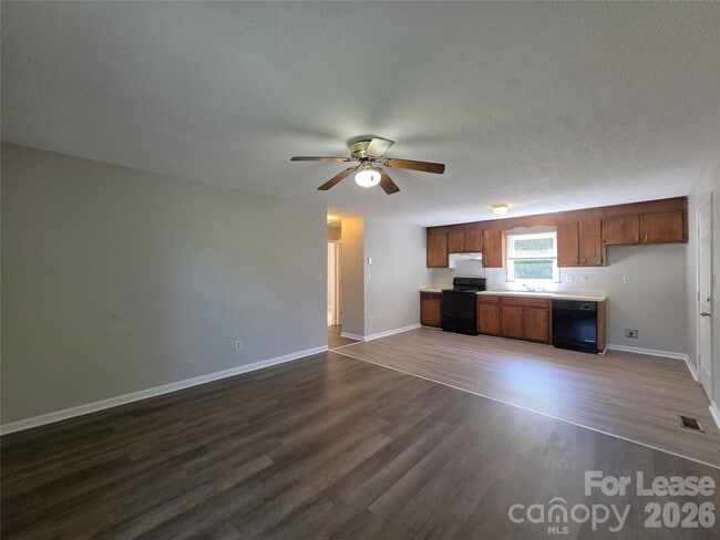 Photo - 405 S Pinchback Ave