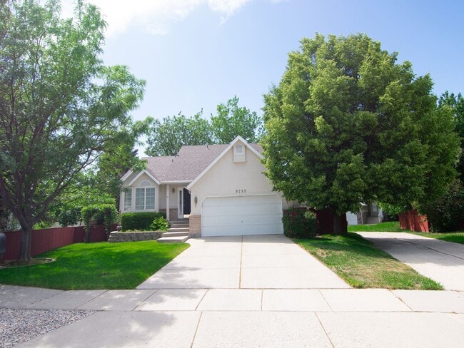 Building Photo - Charming 5-Bedroom Cul-de-Sac Home in Sandy with Garden Beds and Outdoor Space