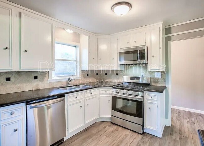 Photo - 810 Charles Rd