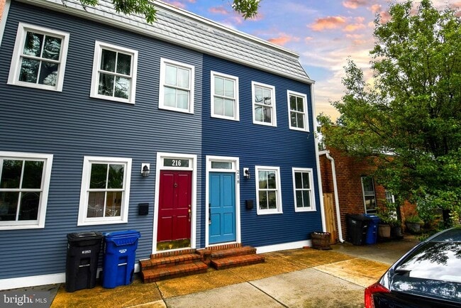 Photo - 218 S Henry St Townhome