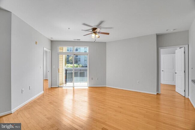 2655 Prosperity Ave Unit 201