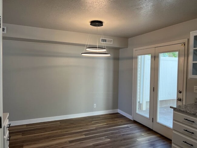 Photo - Newly Remodeled Throughout!