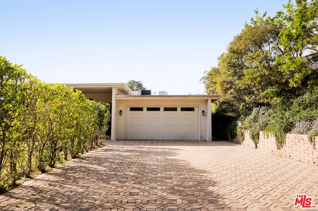 1845 Loma Vista Dr