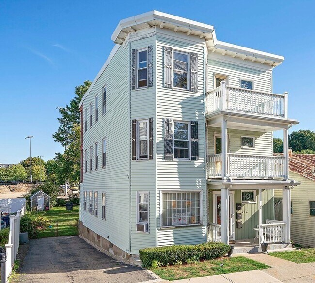 Building Photo - 7 Tolman St Unit 2