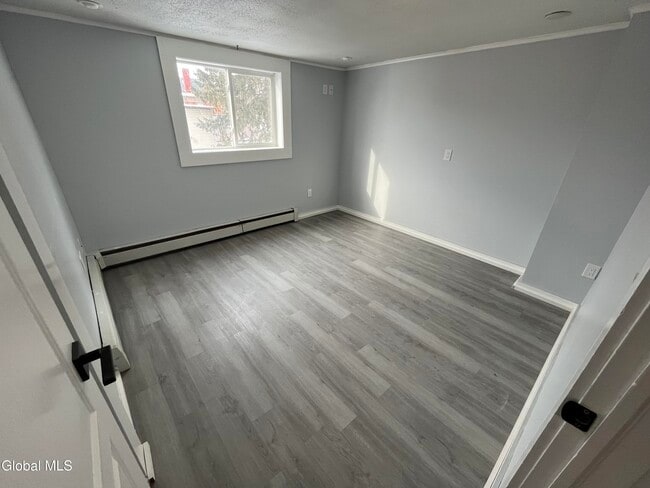 Photo - 715 Hudson Ave Unidad C