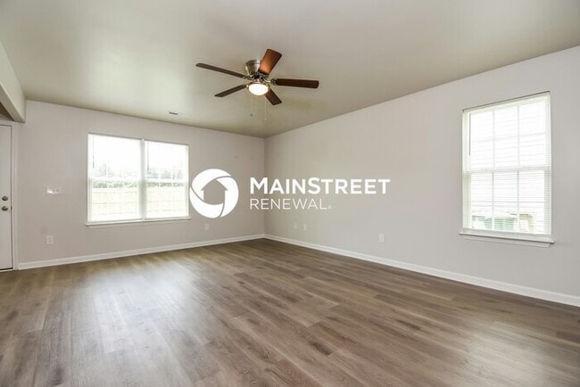 Photo - 3 Bedroom Pet-Friendly Home in Browns Summit, NC with Main Street Renewal