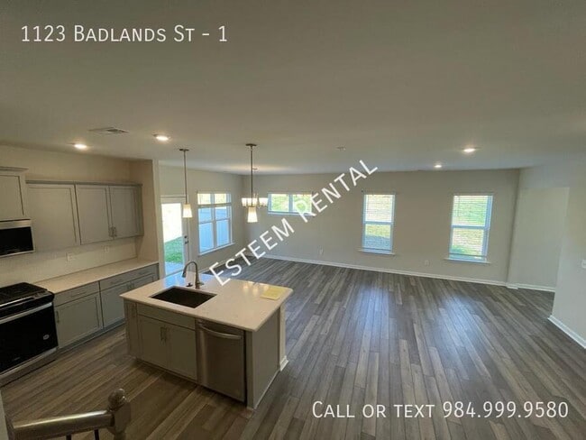 Photo - 1123 Badlands St