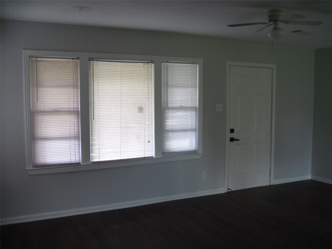 Photo - 7522 S Hall St