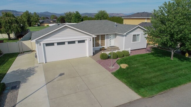 Photo - **Coming Soon** 3 Bed 2 Bath fully updated home adjacent to park & shopping