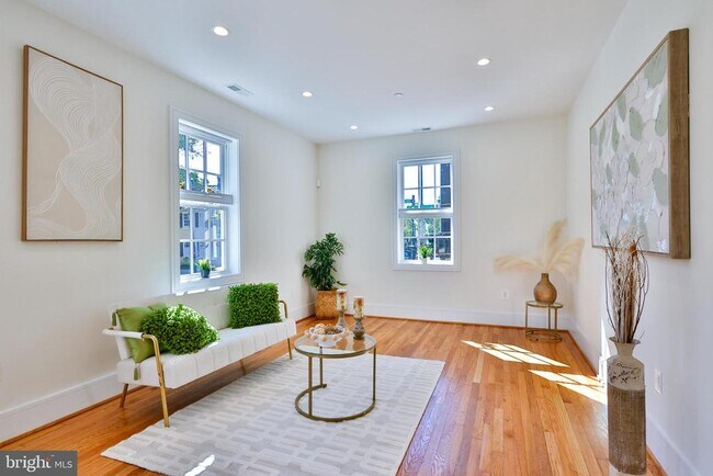 Photo - 221 S Alfred St Unidad 3A