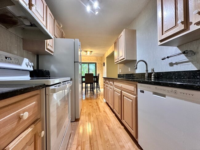 Photo - 31 Woodsedge Dr Unit APT 1C