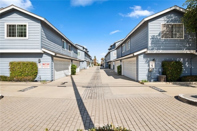 Building Photo - 350 Avocado St