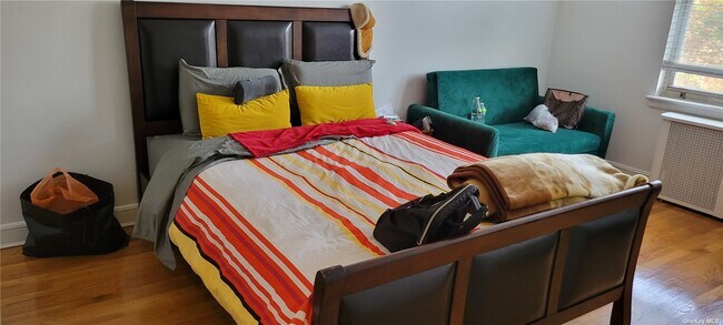 Photo - 32-54-54 78th St