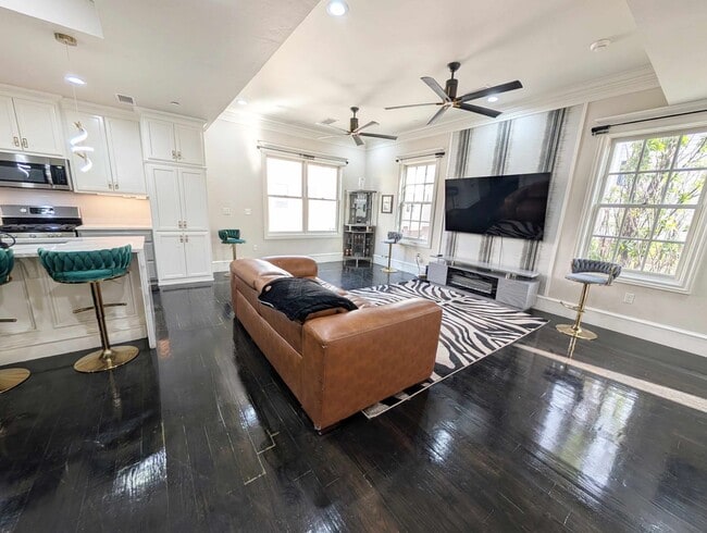 Photo - 221 N Geary Ave