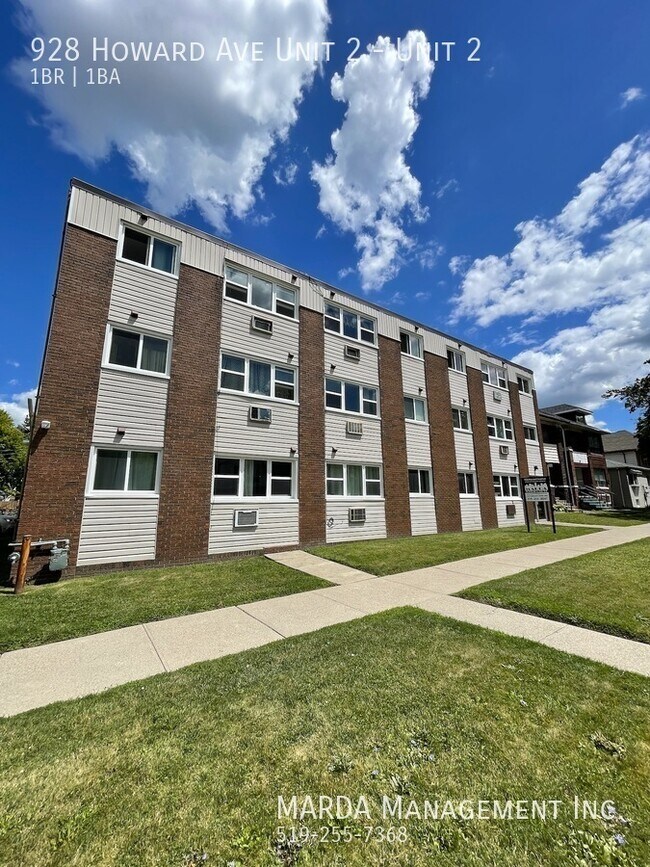 Building Photo - MODERN 1 BED/1 BATH MAIN FLOOR Unit 2